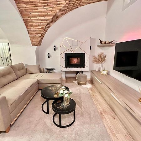 L'Arco Sul Lago • Gold Apartment Castro  المظهر الخارجي الصورة