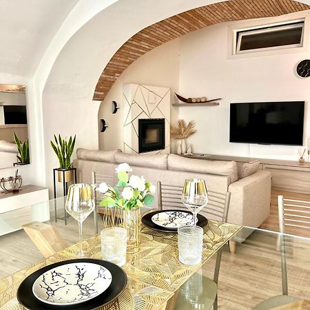 L'Arco Sul Lago • Gold Apartment Castro  المظهر الخارجي الصورة