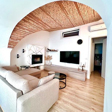 L'Arco Sul Lago • Gold Apartment Castro  المظهر الخارجي الصورة