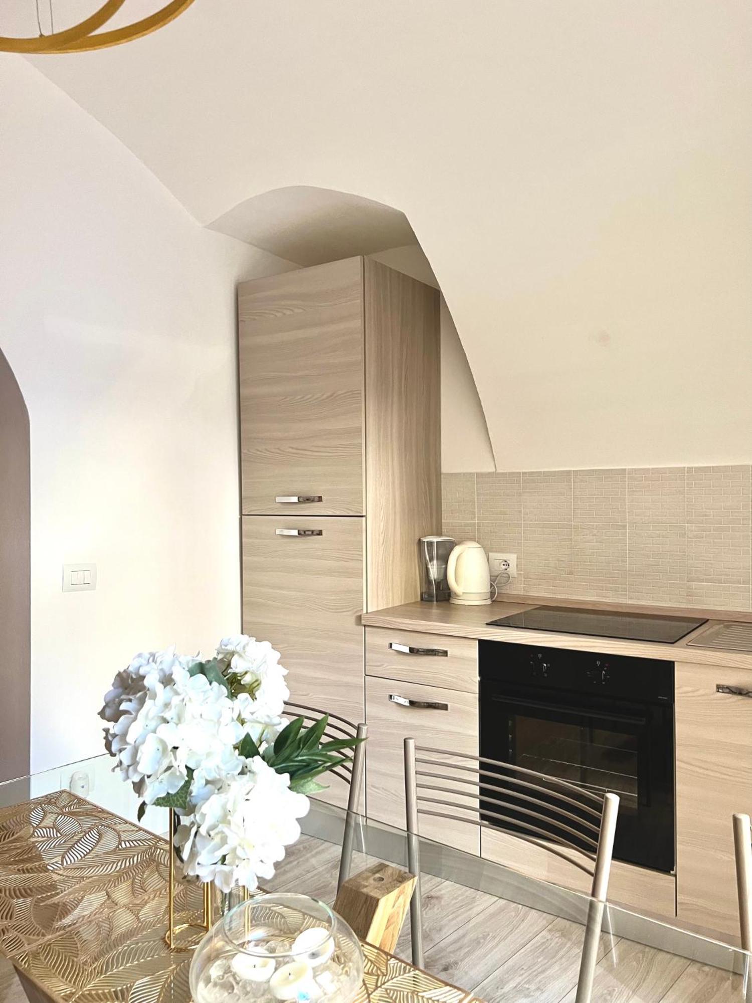 L'Arco Sul Lago • Gold Apartment Castro  المظهر الخارجي الصورة