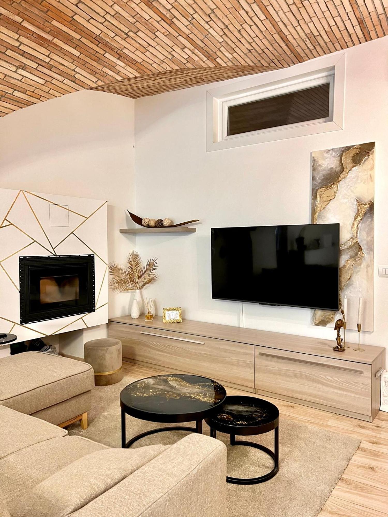 L'Arco Sul Lago • Gold Apartment Castro  المظهر الخارجي الصورة