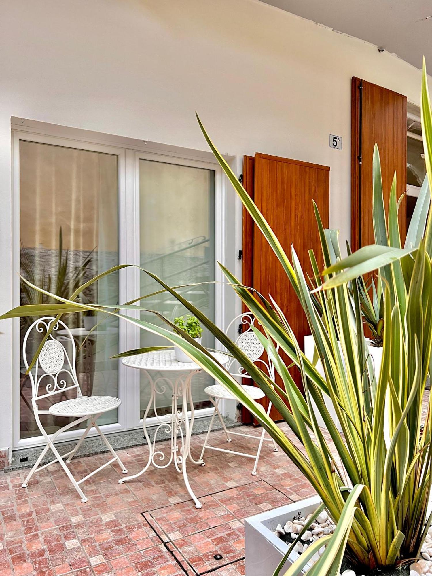 L'Arco Sul Lago • Gold Apartment Castro  المظهر الخارجي الصورة