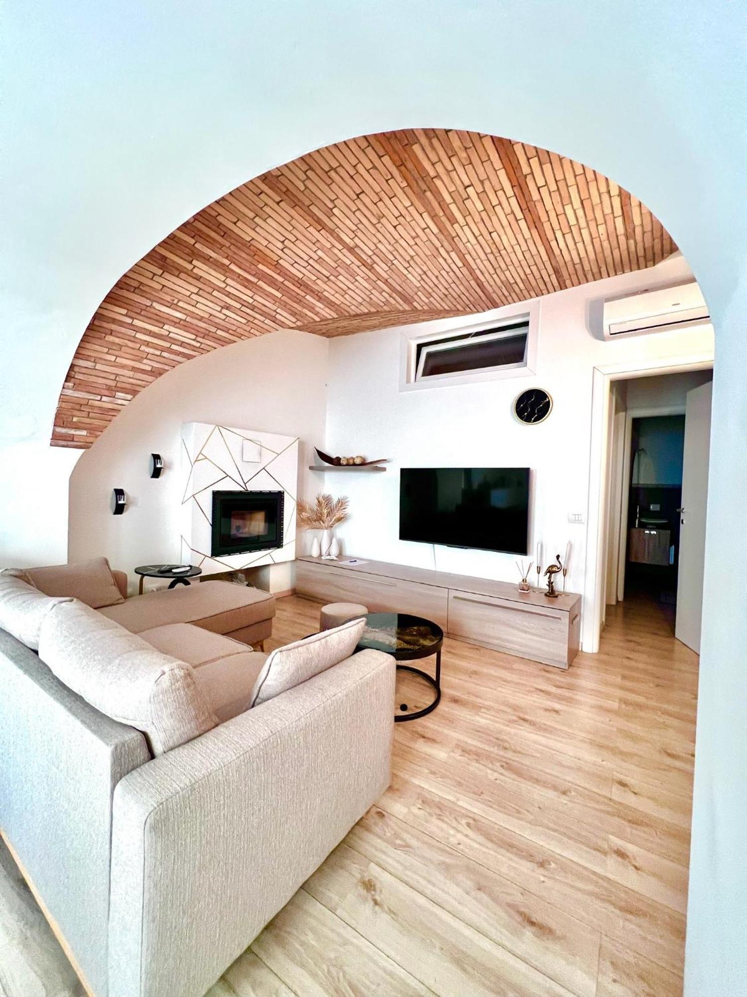 L'Arco Sul Lago • Gold Apartment Castro  المظهر الخارجي الصورة